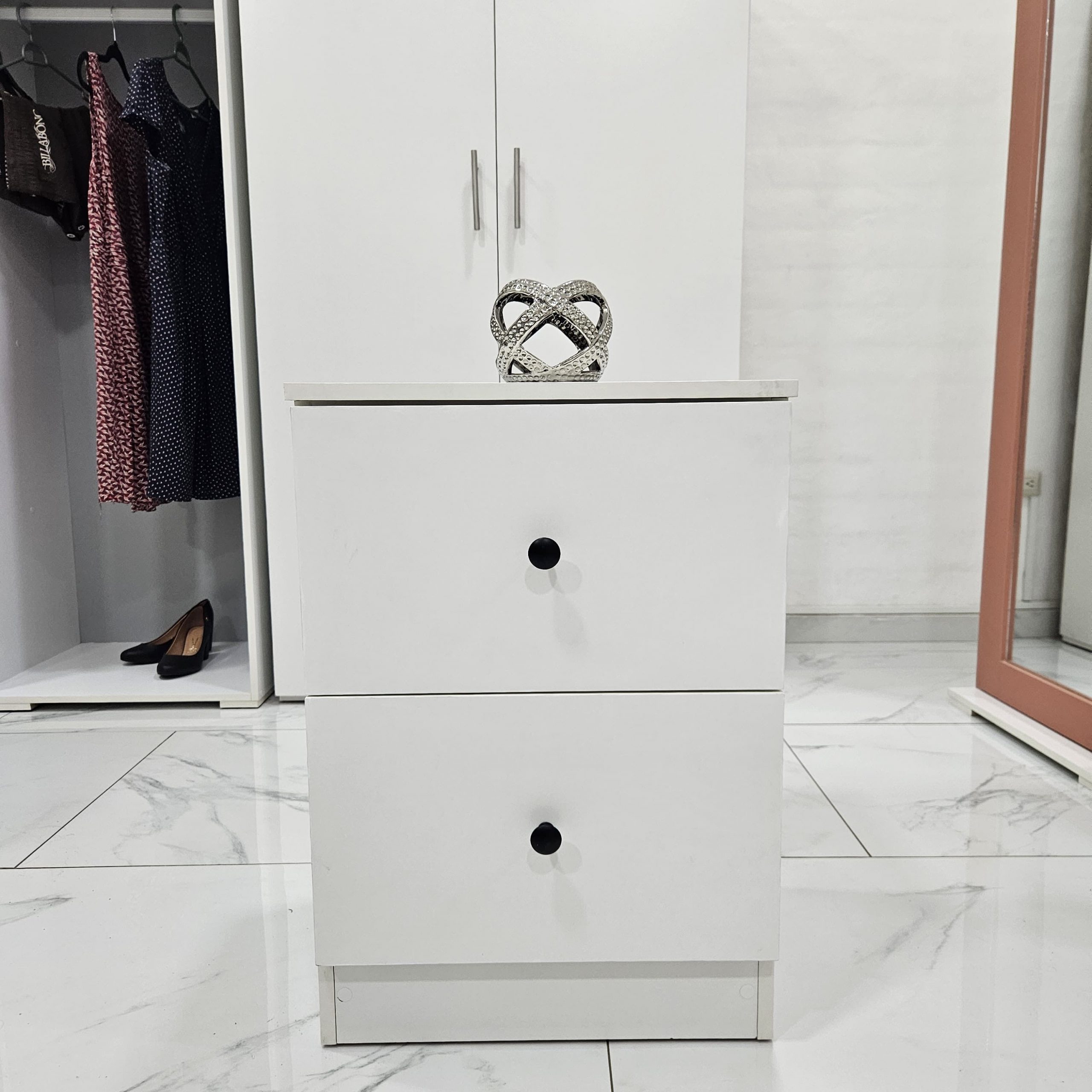 Mesa de Noche con gaveta oculta Blanca